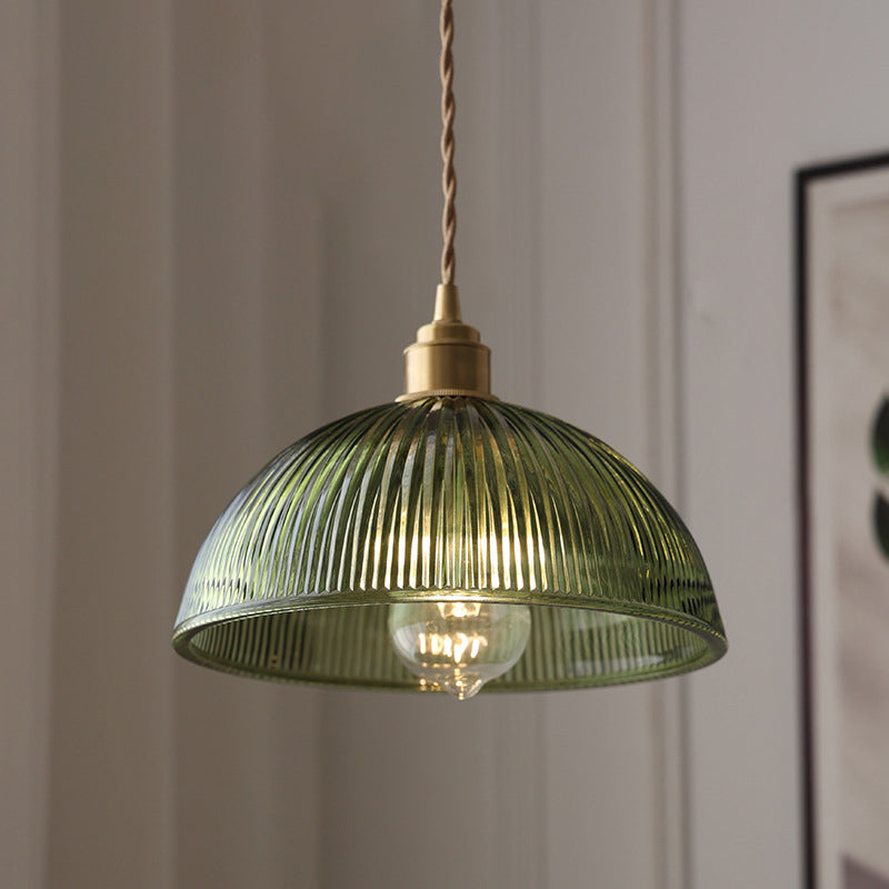 Suspension lumineuse contemporaine en laiton avec verre à rayures en forme de chapeau nordique 1 - Lumière pour salon 