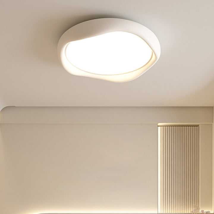 Luz de techo LED empotrada de acrílico resina hierro crema con borde corrugado minimalista moderno para dormitorio 