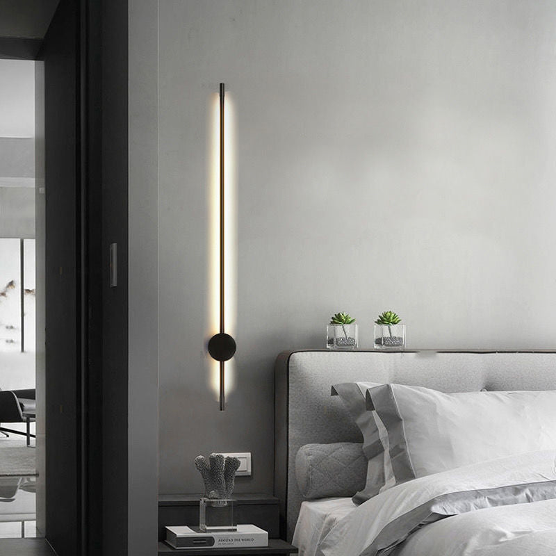 Moderne Art Deco Langstab Eisen Aluminium Silikon LED Wandleuchte für Wohnzimmer 