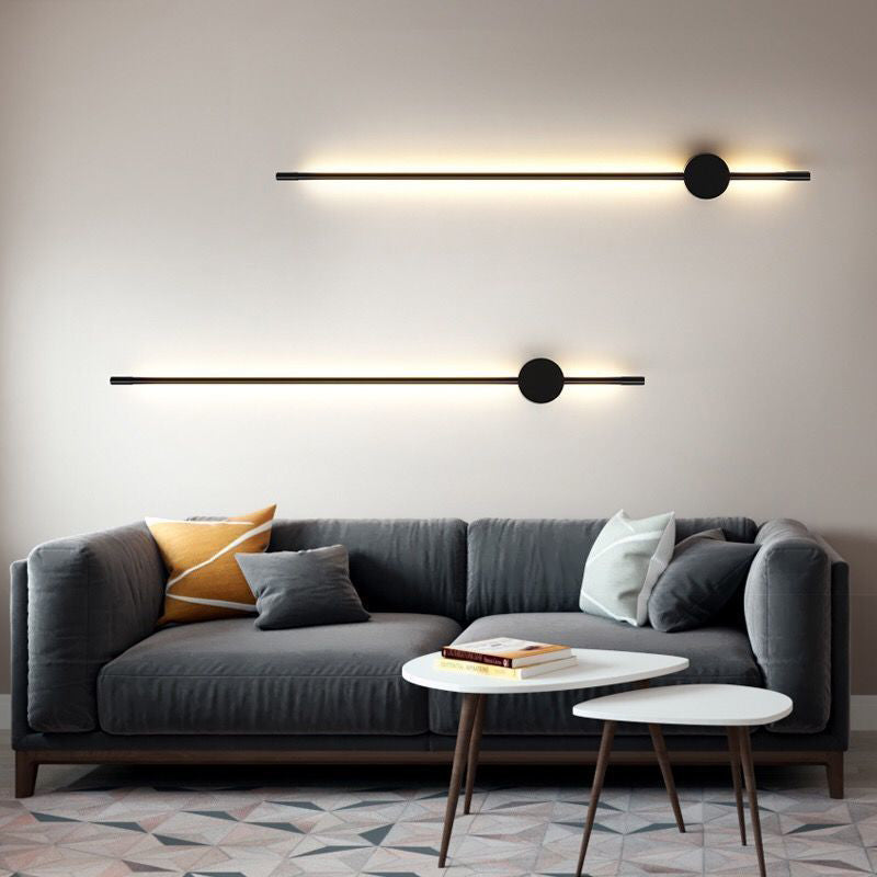 Moderne Art Deco Langstab Eisen Aluminium Silikon LED Wandleuchte für Wohnzimmer 