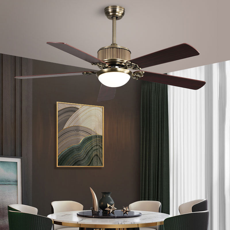 Zeitgenössischer nordischer Deckenventilator mit fünf Flügeln aus Kupfer, Holz und Glas mit LED-Abwärtstangen für das Wohnzimmer 