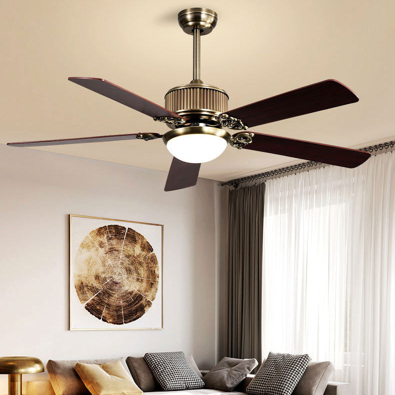 Zeitgenössischer nordischer Deckenventilator mit fünf Flügeln aus Kupfer, Holz und Glas mit LED-Abwärtstangen für das Wohnzimmer 