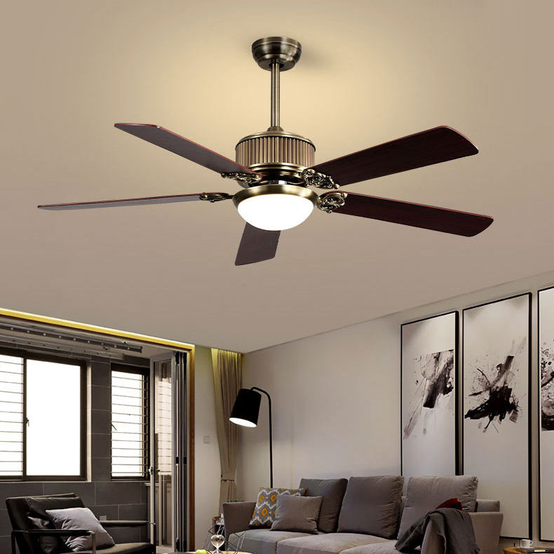 Zeitgenössischer nordischer Deckenventilator mit fünf Flügeln aus Kupfer, Holz und Glas mit LED-Abwärtstangen für das Wohnzimmer 