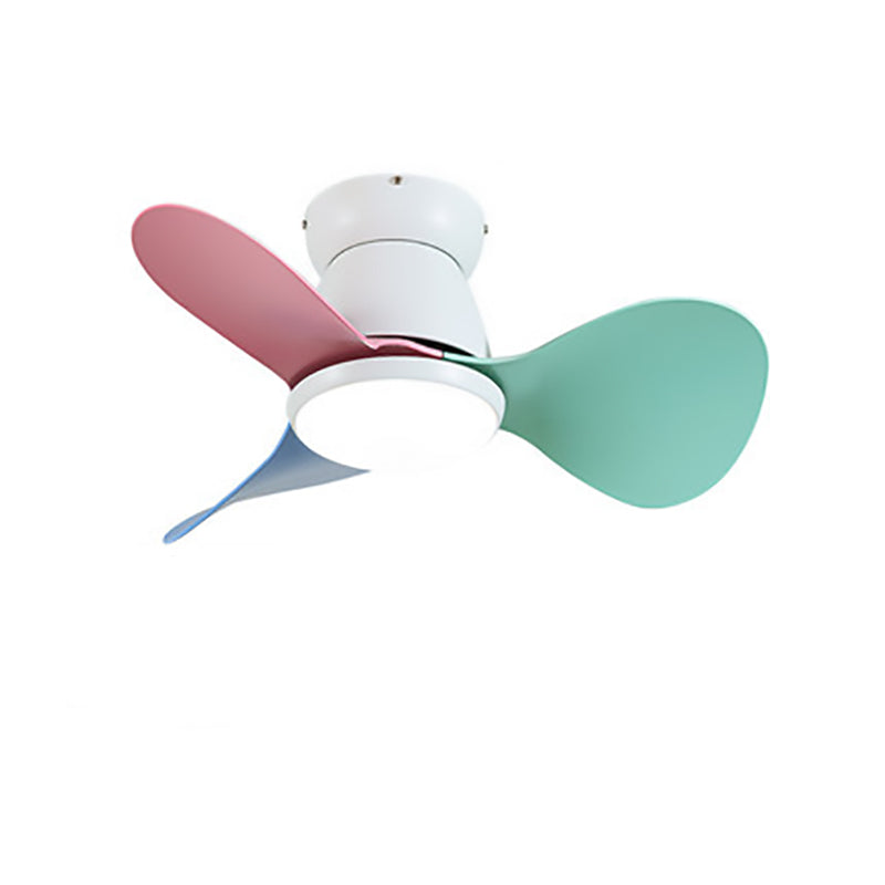 Zeitgenössischer nordischer Deckenventilator mit drei Lüfterblättern aus Hardware, Kunststoff und Acryl mit LED-Abhängung für das Wohnzimmer 