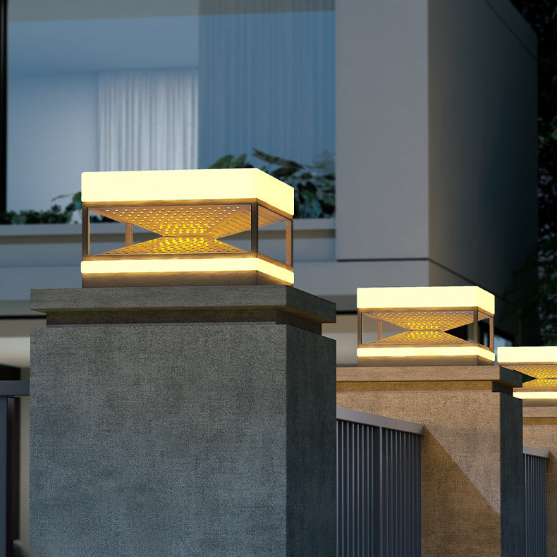 Lumière de poteau extérieure LED cubique carrée en acier inoxydable solaire étanche industrielle contemporaine pour patio extérieur 