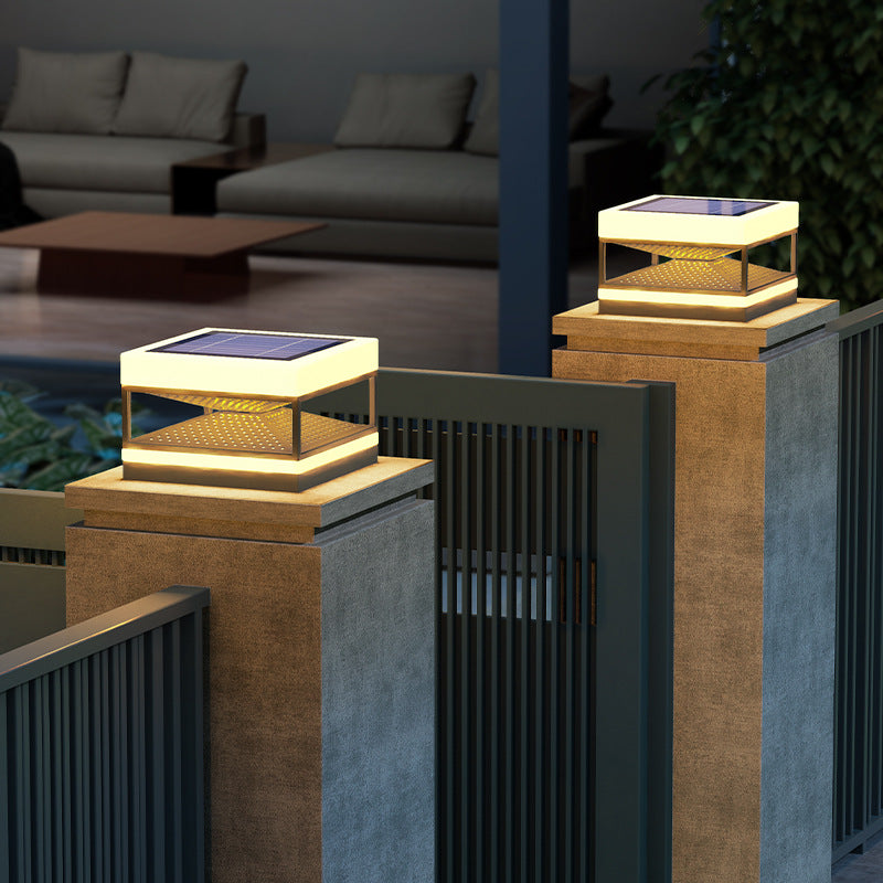 Lumière de poteau extérieure LED cubique carrée en acier inoxydable solaire étanche industrielle contemporaine pour patio extérieur 