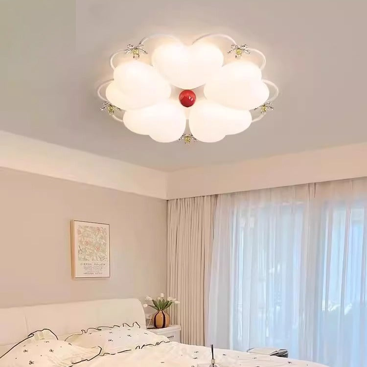 ضوء سقف متدفق LED بتصميم قلب من الأكريليك والحديد PE مع خياطة زهور كريم نوردية معاصرة لغرفة النوم 