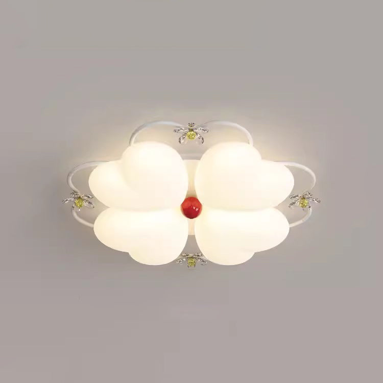 ضوء سقف متدفق LED بتصميم قلب من الأكريليك والحديد PE مع خياطة زهور كريم نوردية معاصرة لغرفة النوم 