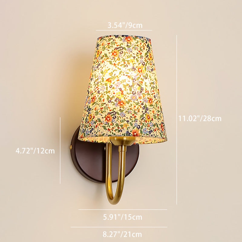 Zeitgenössische Retro-Blumenmuster Massivholz Hardware PVC Stoff Lampenschirm 1-Licht Wandleuchte für Wohnzimmer 