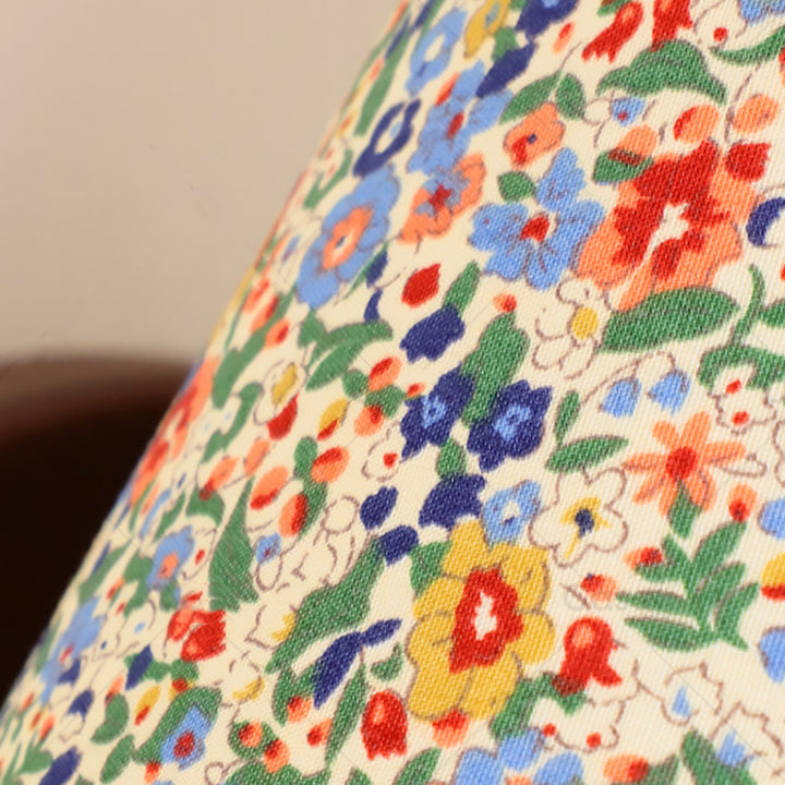 Motif de fleurs rétro contemporain en bois massif avec quincaillerie et abat-jour en tissu PVC pour applique murale à 1 lumière pour salon 
