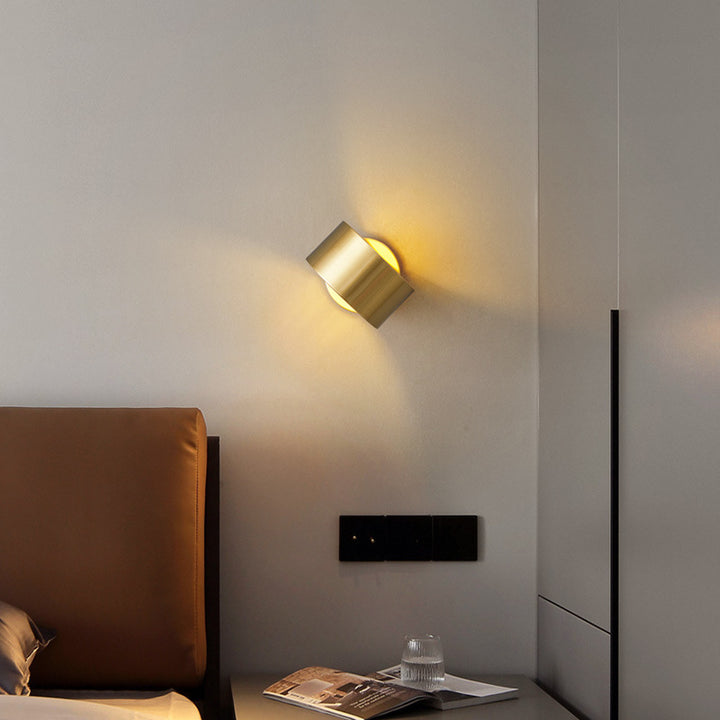 Moderner minimalistischer runder drehbarer Wandleuchter aus Vollkupfer mit 1 Licht für das Schlafzimmer 