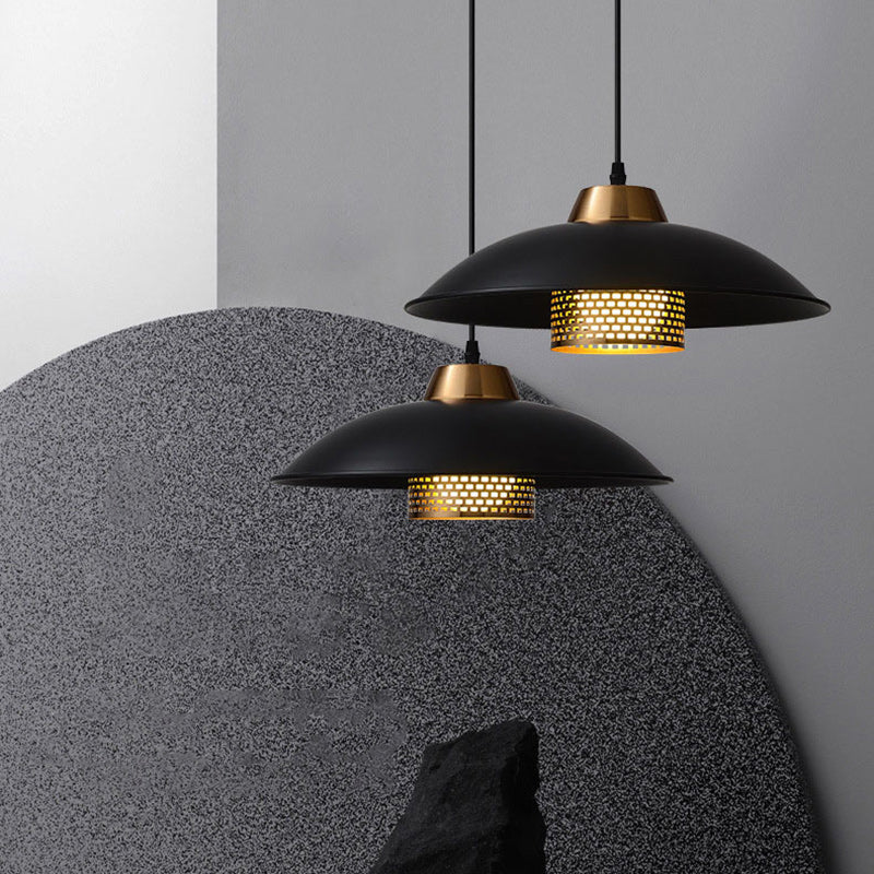 Zeitgenössische skandinavische Lampenschirm aus Aluminium und Eisen in Schalenform 1 - Licht Pendelleuchte für Esszimmer 