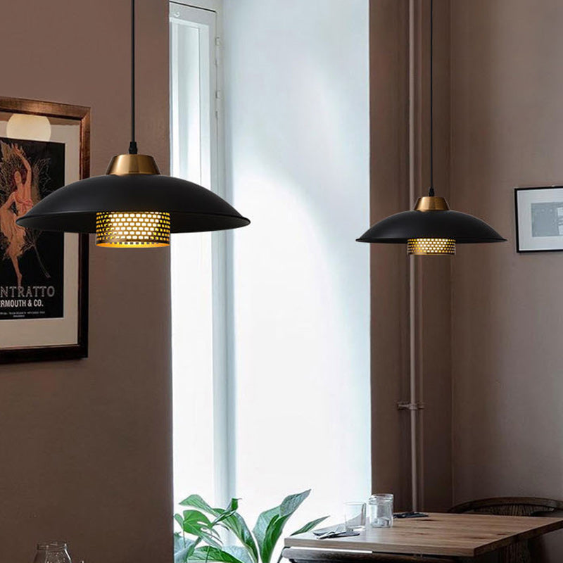 Zeitgenössische skandinavische Lampenschirm aus Aluminium und Eisen in Schalenform 1 - Licht Pendelleuchte für Esszimmer 