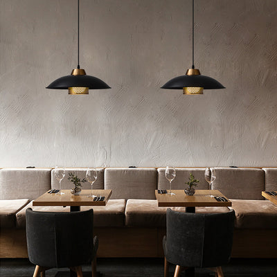 Zeitgenössische skandinavische Lampenschirm aus Aluminium und Eisen in Schalenform 1 - Licht Pendelleuchte für Esszimmer 