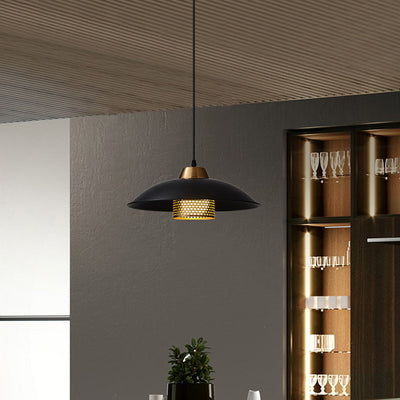 Zeitgenössische skandinavische Lampenschirm aus Aluminium und Eisen in Schalenform 1 - Licht Pendelleuchte für Esszimmer 