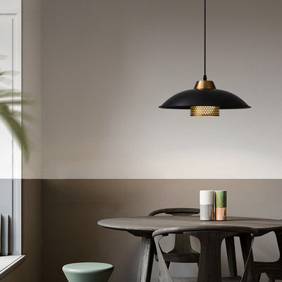 Zeitgenössische skandinavische Lampenschirm aus Aluminium und Eisen in Schalenform 1 - Licht Pendelleuchte für Esszimmer 