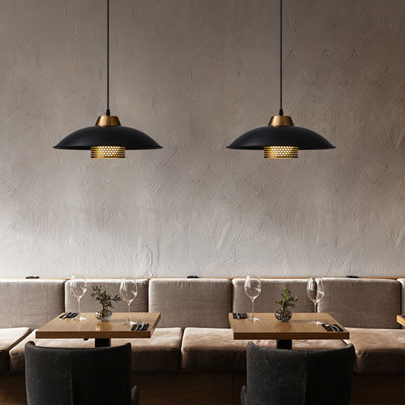 Zeitgenössische skandinavische Lampenschirm aus Aluminium und Eisen in Schalenform 1 - Licht Pendelleuchte für Esszimmer 