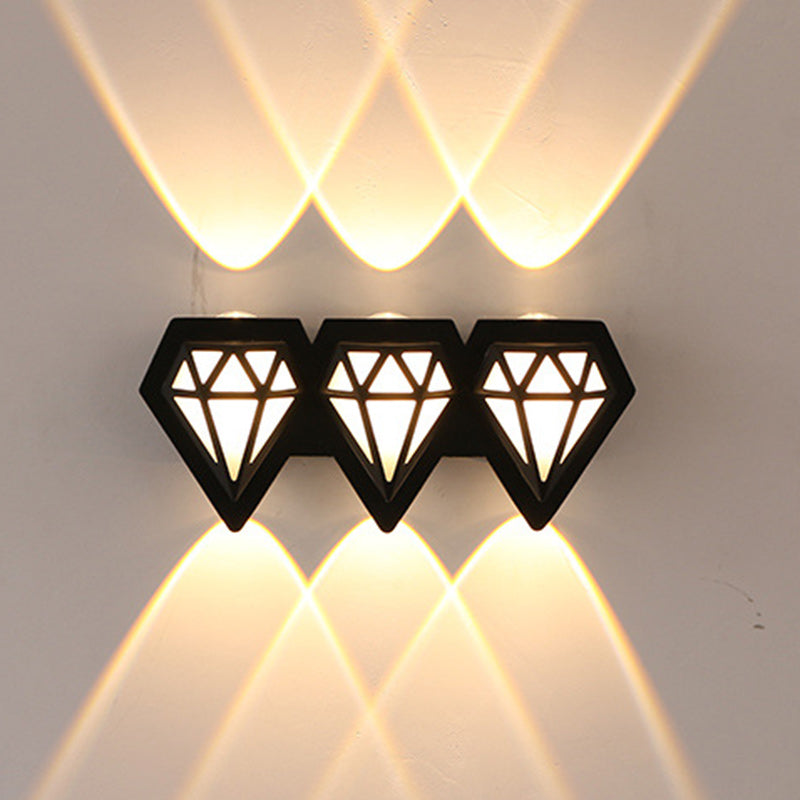 Zeitgenössische kreative wasserdichte Aluminium-Diamantform-LED-Wandleuchte für den Außenbereich 