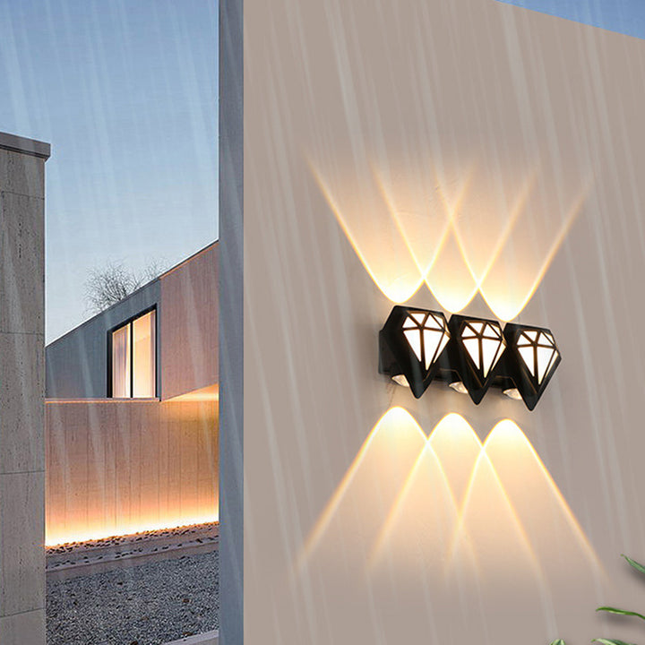 Zeitgenössische kreative wasserdichte Aluminium-Diamantform-LED-Wandleuchte für den Außenbereich 