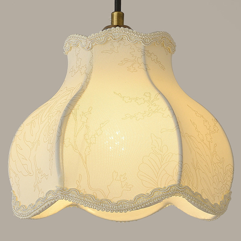 伝統的なフランスの花びら形の布製フローラルプリントランプシェード アイアン 1/3 - ダイニングルーム用ライトシャンデリア 