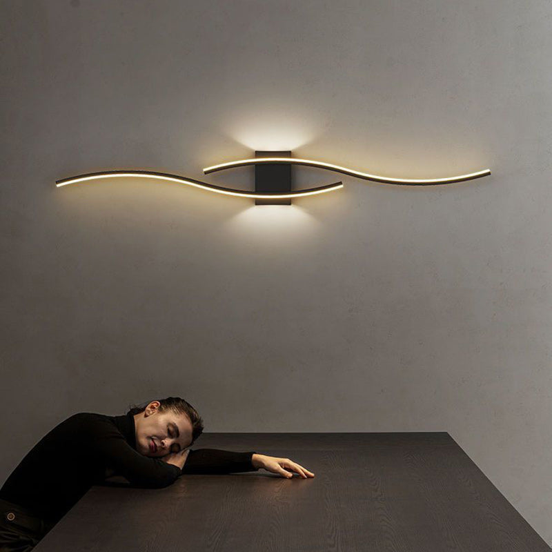 Applique murale LED en fer et acrylique à longue courbe moderne minimaliste pour salon 
