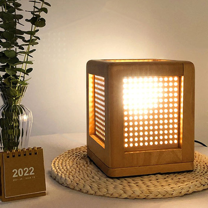 Traditionelle japanische quadratische Würfel-Loch-Gummiholz-1-Licht-Tischlampe für das Schlafzimmer 