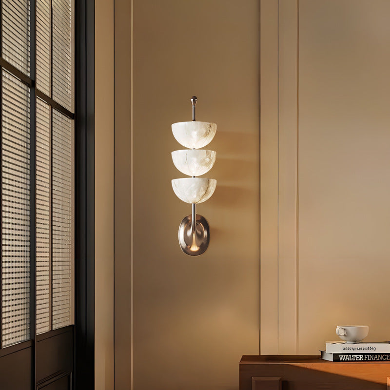 مصباح حائط LED من الحديد بغطاء مصباح دائري شبه دائري بتصميم حديث وعصري بتقليد الرخام لغرفة المعيشة 