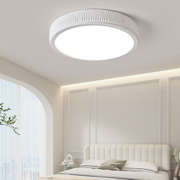 Plafonnier LED en fer avec abat-jour en résine acrylique à rayures verticales crème ronde nordique contemporaine pour chambre 