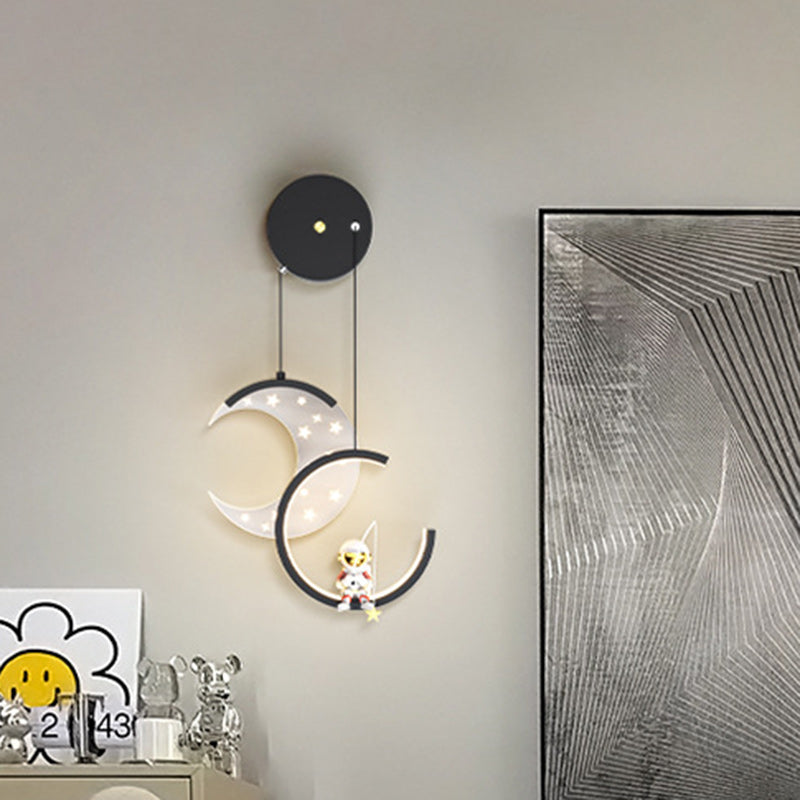 Zeitgenössische nordische Astronaut Mond Sterne Muster Acryl Eisen LED Wandleuchte für Wohnzimmer 
