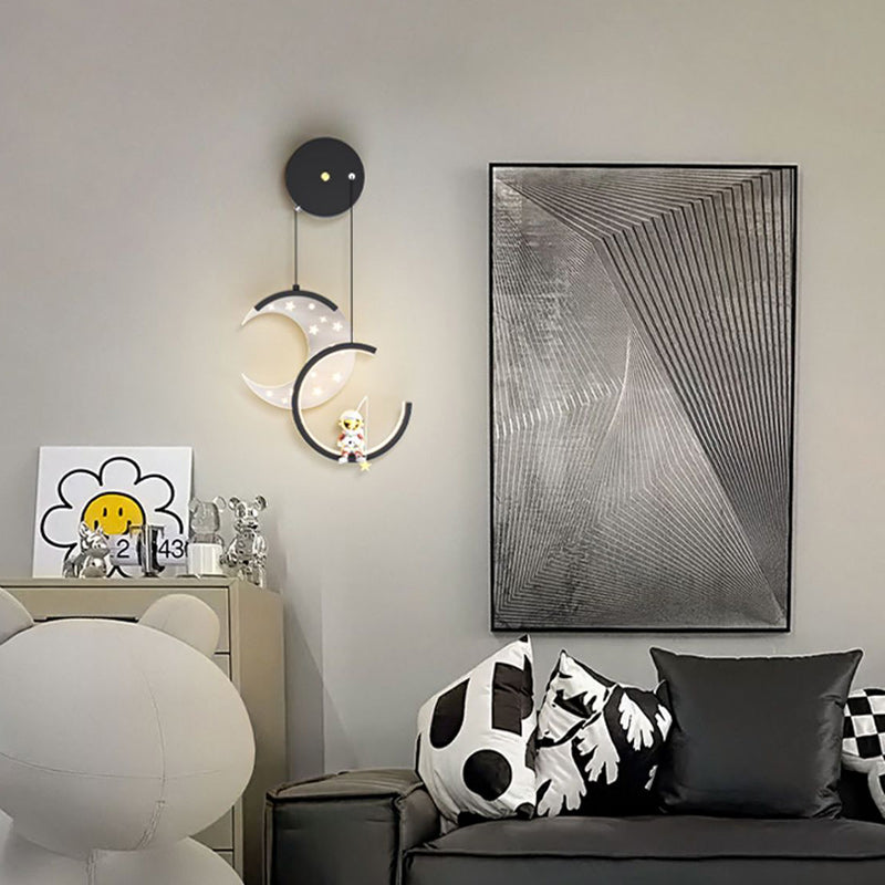 Zeitgenössische nordische Astronaut Mond Sterne Muster Acryl Eisen LED Wandleuchte für Wohnzimmer 