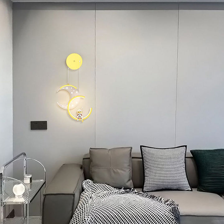 Zeitgenössische nordische Astronaut Mond Sterne Muster Acryl Eisen LED Wandleuchte für Wohnzimmer 