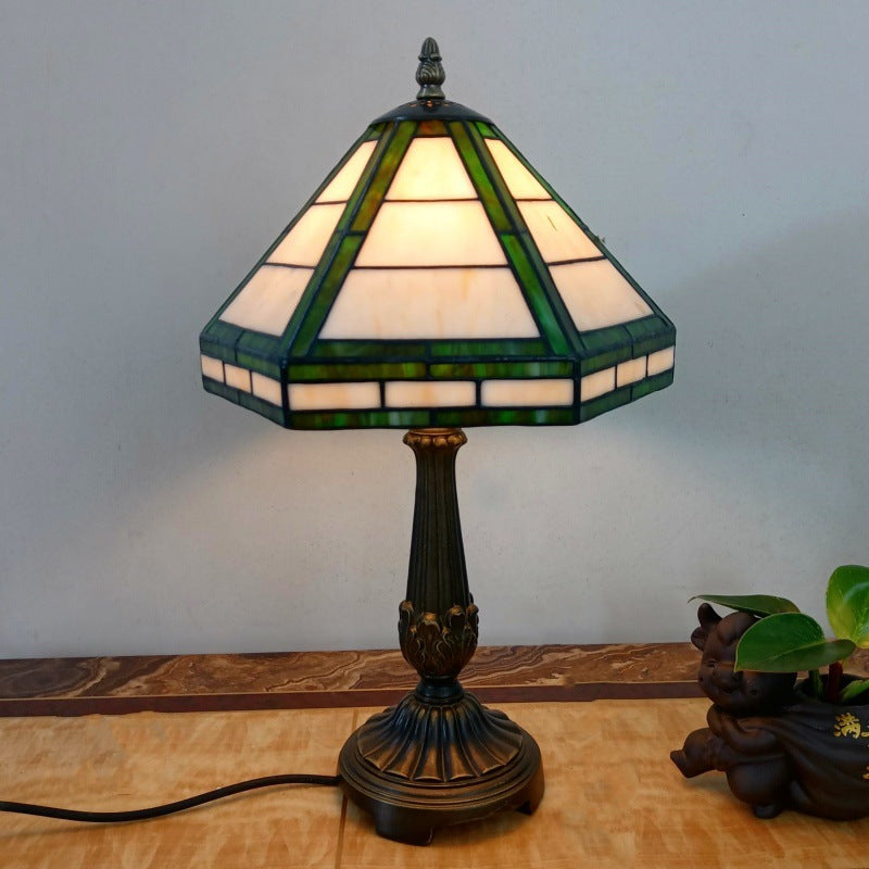 Lampe de table à 1 lumière avec abat-jour conique en verre à grille et base en résine vintage traditionnelle pour salon 