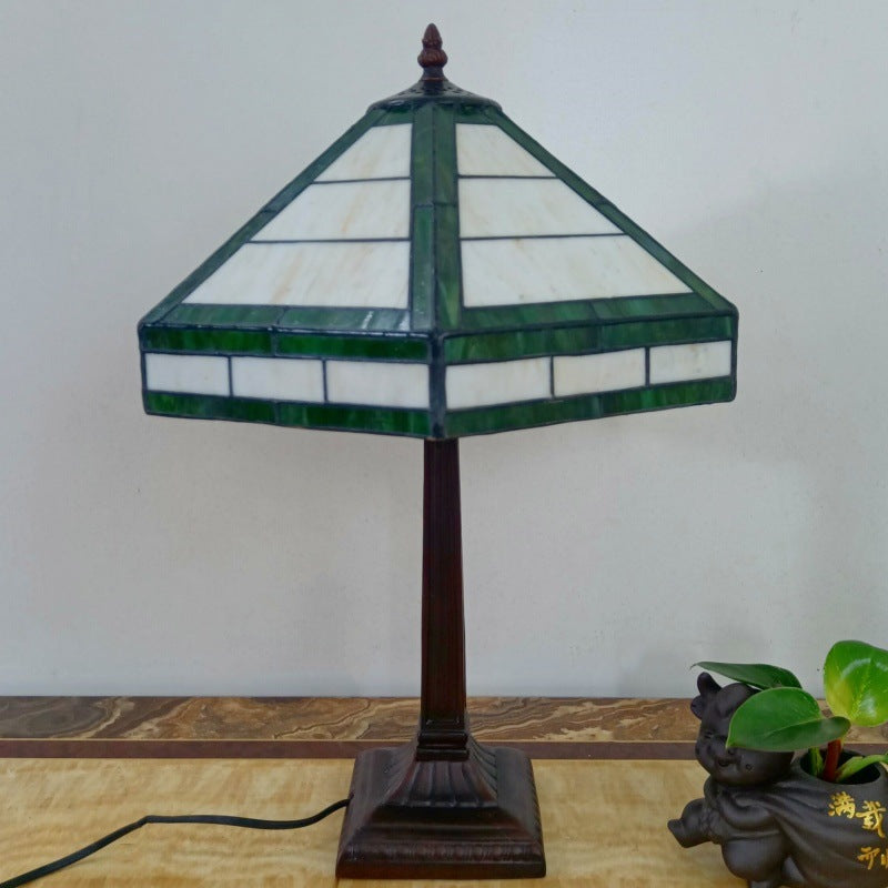 Lampe de table à 1 lumière avec abat-jour conique en verre à grille et base en résine vintage traditionnelle pour salon 
