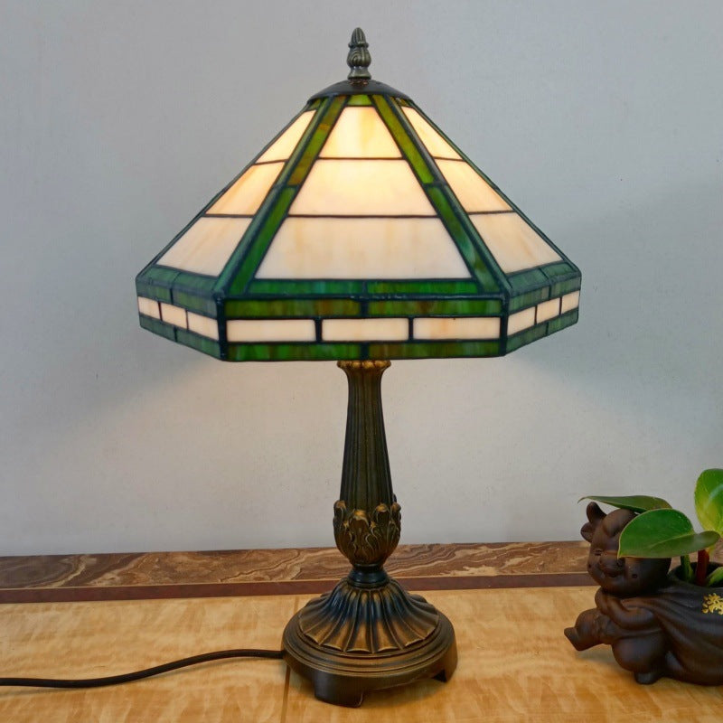 Lampe de table à 1 lumière avec abat-jour conique en verre à grille et base en résine vintage traditionnelle pour salon 