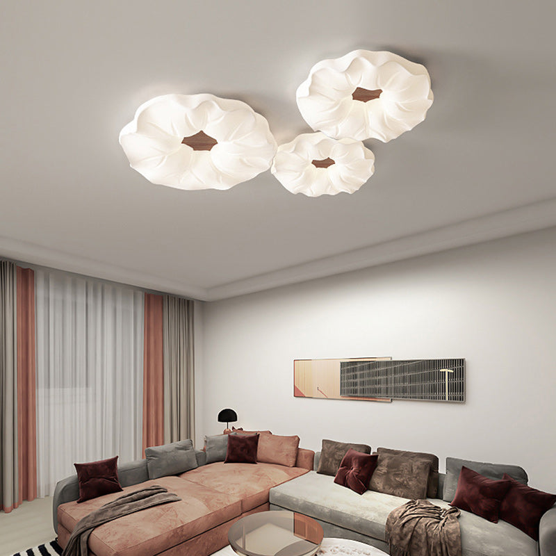 مصباح سقف LED بقاعدة حديدية مع عاكس ضوء أكريليك بتصميم زهرة كريم نورديك معاصر لغرفة النوم 