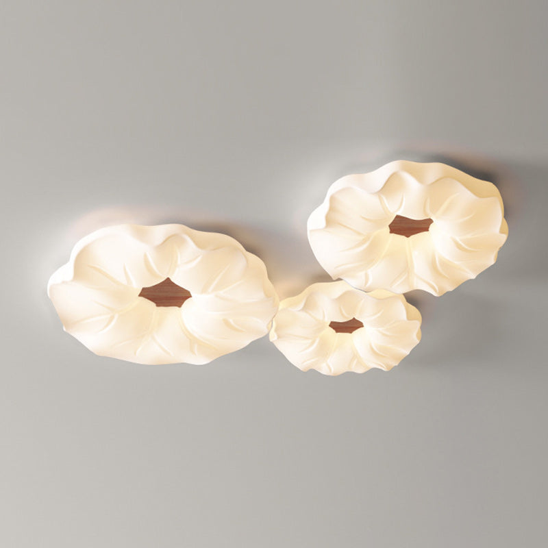 مصباح سقف LED بقاعدة حديدية مع عاكس ضوء أكريليك بتصميم زهرة كريم نورديك معاصر لغرفة النوم 