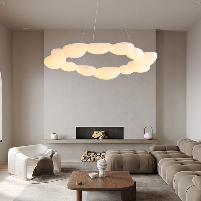 Zeitgenössische skandinavische Kiesel-PE-Lampenschirm-Hardware-LED-Kronleuchter für das Esszimmer 