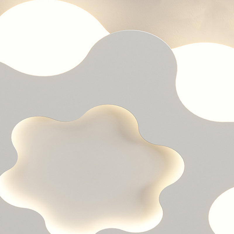 Plafonnier LED en forme de fleur nordique contemporaine avec abat-jour en fer et acrylique pour chambre 