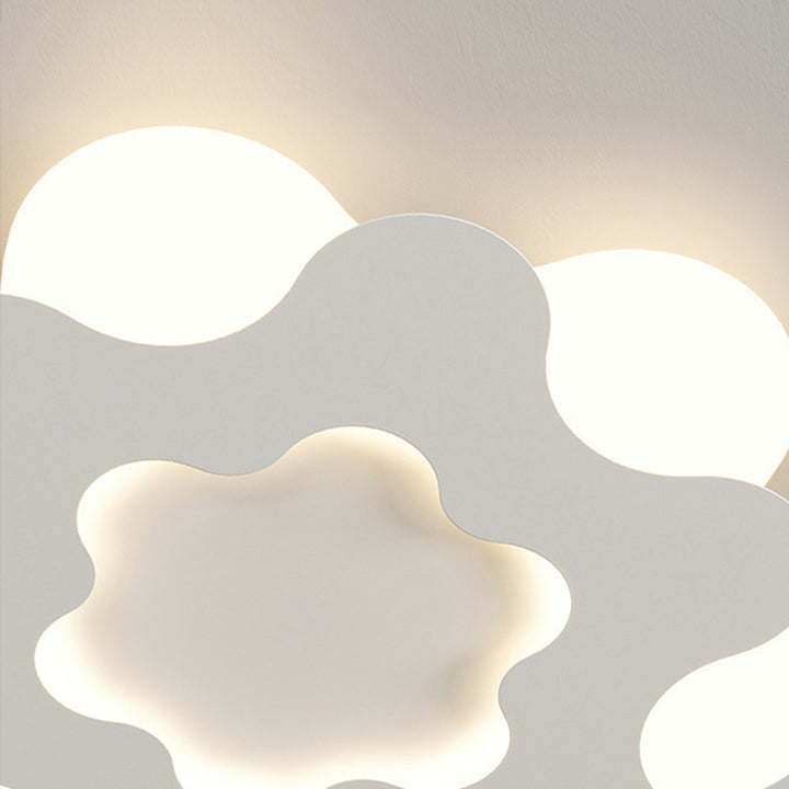 Plafonnier LED en forme de fleur nordique contemporaine avec abat-jour en fer et acrylique pour chambre 