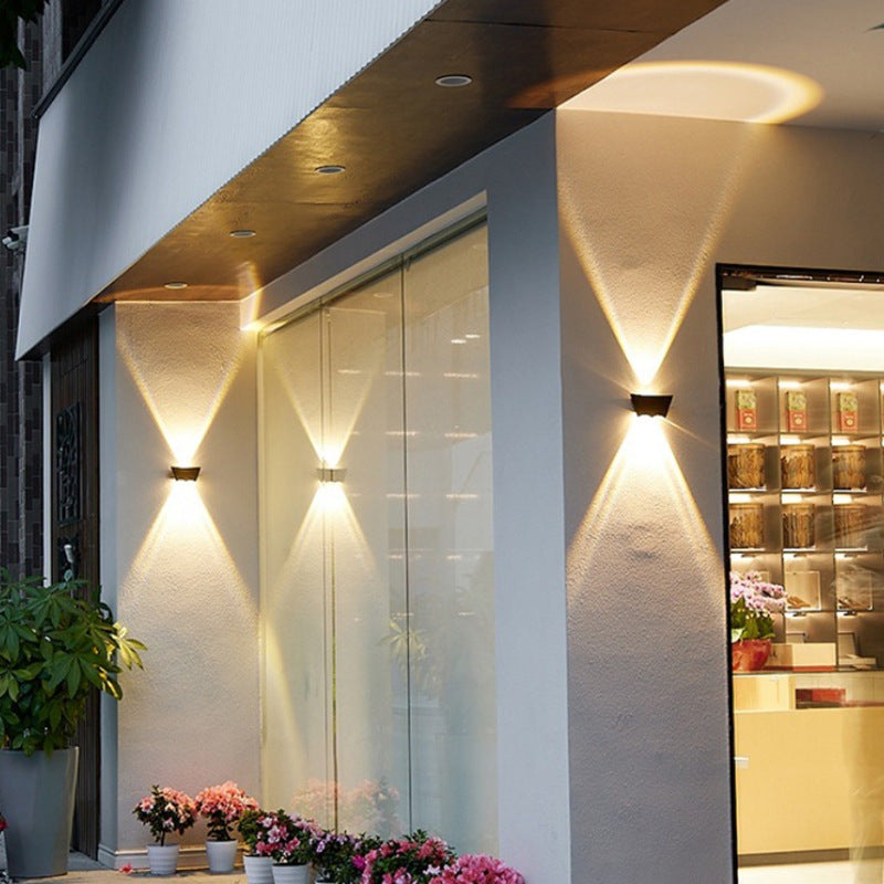 Aplique de pared LED con pantalla de lámpara de aluminio completo en forma de trapecio invertido impermeable de simplicidad moderna para patio exterior 