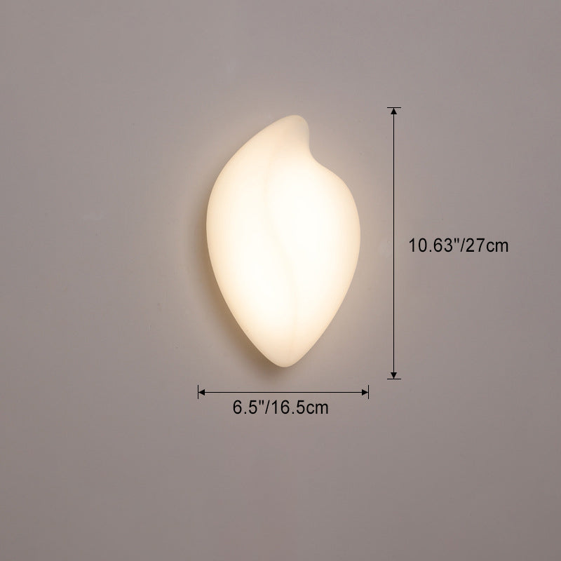Moderne minimalistische cremefarbene Blattform-Roto-Guss-Eisenlampenschirm-LED-Wandleuchte für das Wohnzimmer 