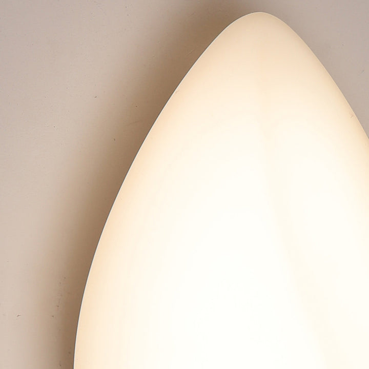 Applique murale LED en forme de feuille crème minimaliste moderne avec abat-jour en fer roto-moulé pour salon 