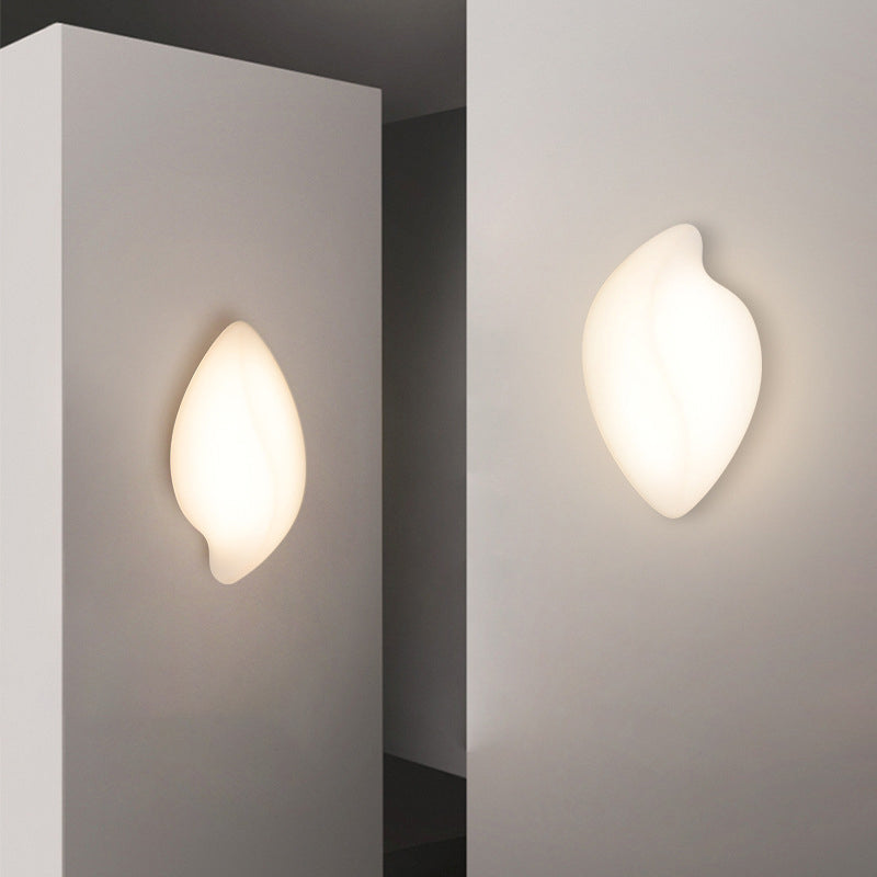 Applique murale LED en forme de feuille crème minimaliste moderne avec abat-jour en fer roto-moulé pour salon 