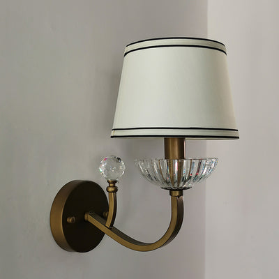 Applique murale contemporaine en forme de chapeau de simplicité en tissu avec cristaux en fer 1 - Lumière pour salon 