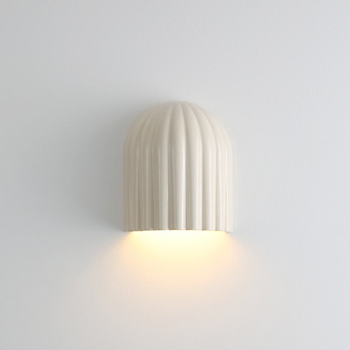 Pantalla de lámpara de hierro con franjas verticales semicirculares crema creativa contemporánea 2 - Aplique de pared de luz para dormitorio 