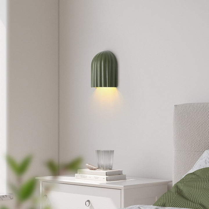 Pantalla de lámpara de hierro con franjas verticales semicirculares crema creativa contemporánea 2 - Aplique de pared de luz para dormitorio 