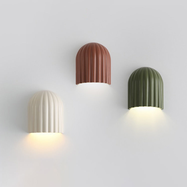 Pantalla de lámpara de hierro con franjas verticales semicirculares crema creativa contemporánea 2 - Aplique de pared de luz para dormitorio 