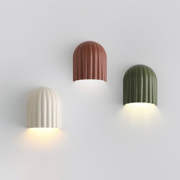 Pantalla de lámpara de hierro con franjas verticales semicirculares crema creativa contemporánea 2 - Aplique de pared de luz para dormitorio 
