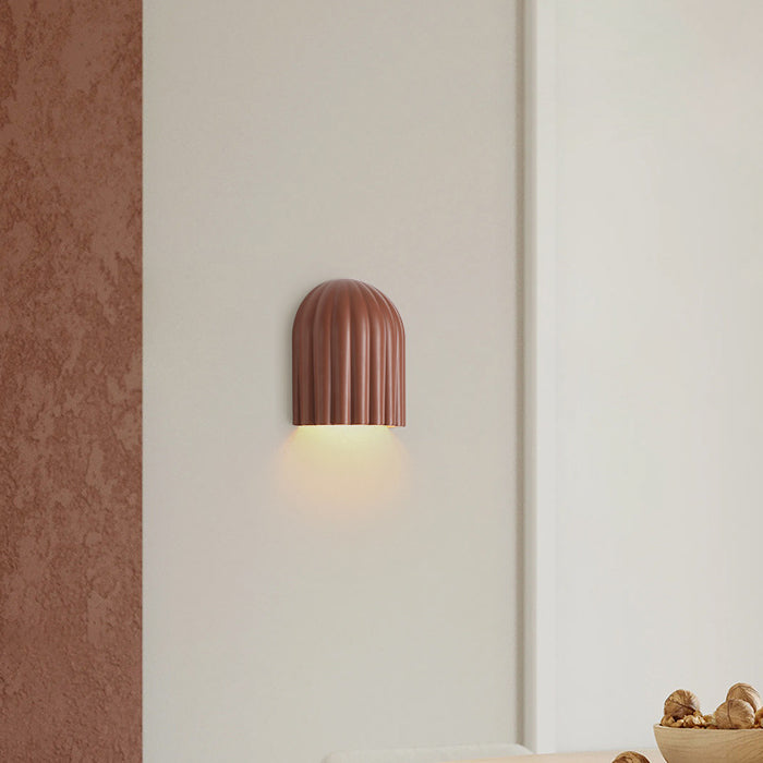 Pantalla de lámpara de hierro con franjas verticales semicirculares crema creativa contemporánea 2 - Aplique de pared de luz para dormitorio 
