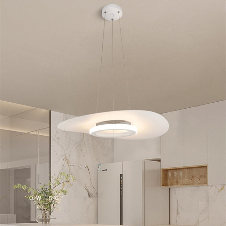 Suspension LED contemporaine nordique en forme d'OVNI avec abat-jour en aluminium et acrylique pour salle à manger 